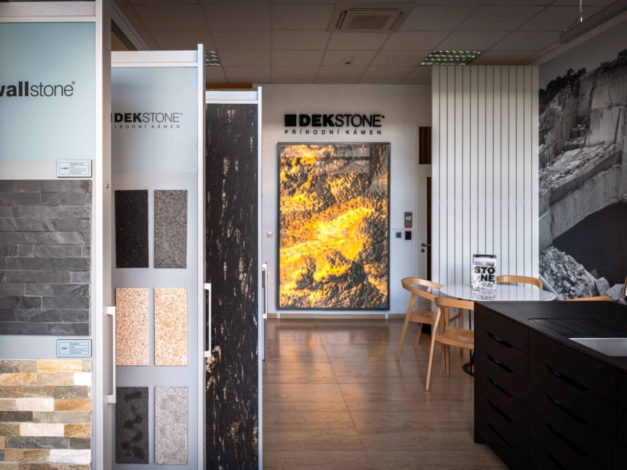 Showroom firmy Desktone přírodní kámen